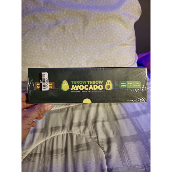Throw Throw Avocado Game by Exploding Kittens - Picture 2 of 4